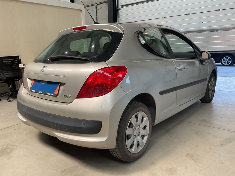 Peugeot 207 1.4 Tendance 2009 – снимка 2