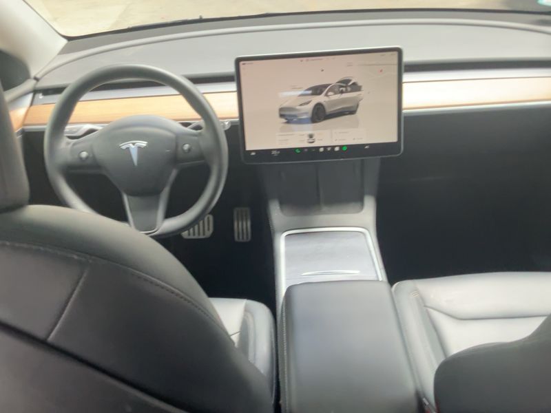 Tesla Model Y Performance Dual AWD AWD — zdjęcie 12