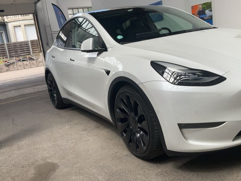 Tesla Model Y Performance Dual AWD AWD — zdjęcie 8