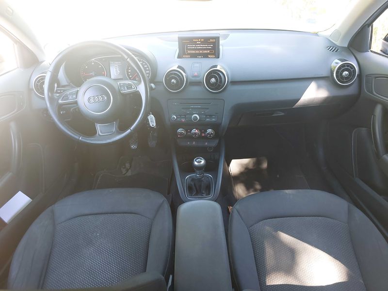 Audi A1 Sportback 1.6 TDI Ambiente — zdjęcie 11