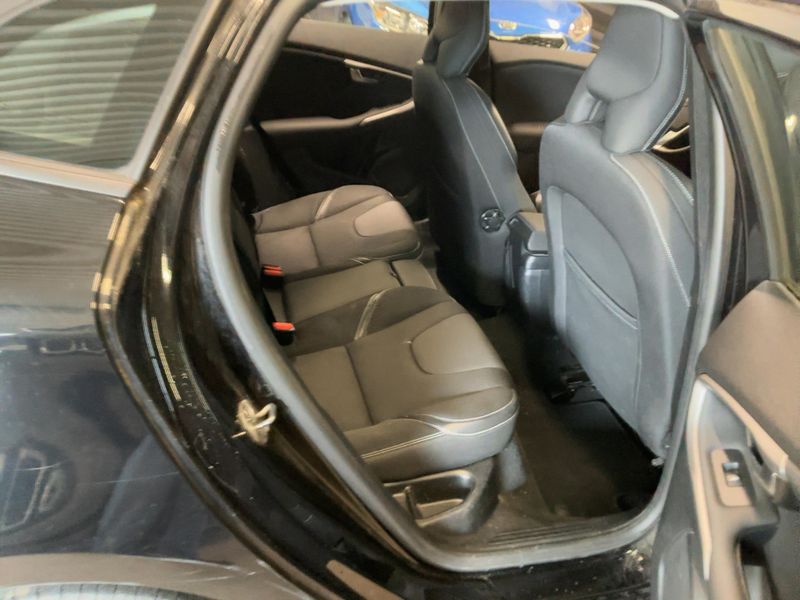 Volvo V40 2.0 T2 Momentum — zdjęcie 14