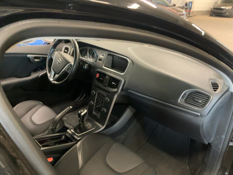 Volvo V40 2.0 T2 Momentum — zdjęcie 12
