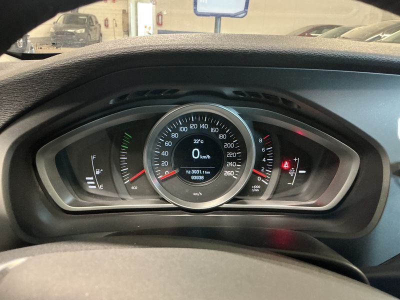Volvo V40 2.0 T2 Momentum — zdjęcie 13