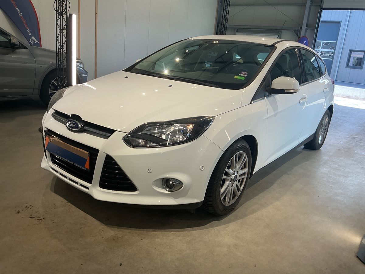 Ford Focus 2012 — photo 1