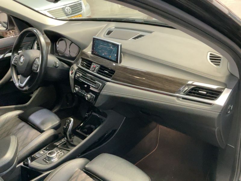 BMW X1 sDrive 18i xLine — zdjęcie 12