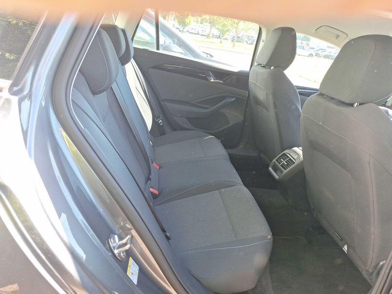 Volkswagen Passat 1.5 eTSI — zdjęcie 14