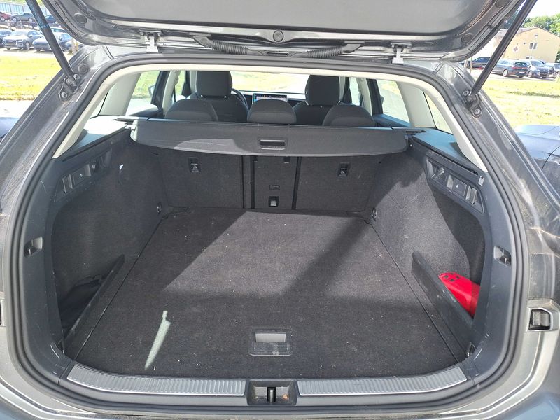 Volkswagen Passat 1.5 eTSI — zdjęcie 9