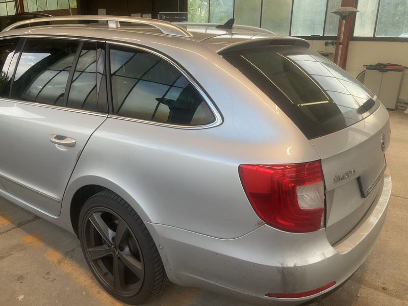 Skoda Superb 2.0 TDI Elegance — zdjęcie 3
