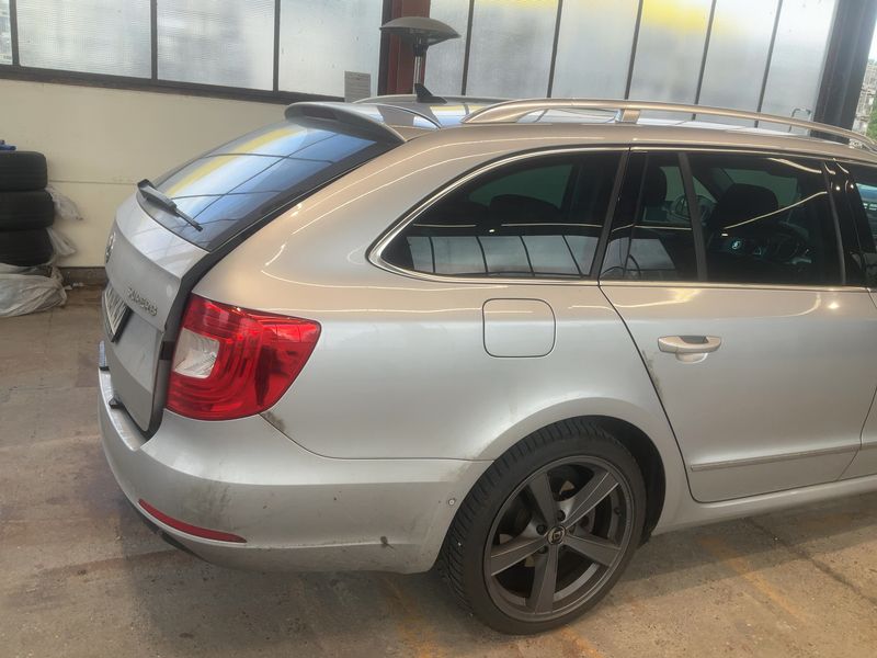 Skoda Superb 2.0 TDI Elegance — zdjęcie 6
