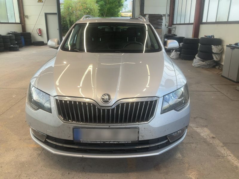 Skoda Superb 2.0 TDI Elegance — zdjęcie 9