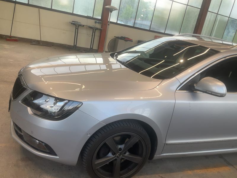 Skoda Superb 2.0 TDI Elegance — zdjęcie 2