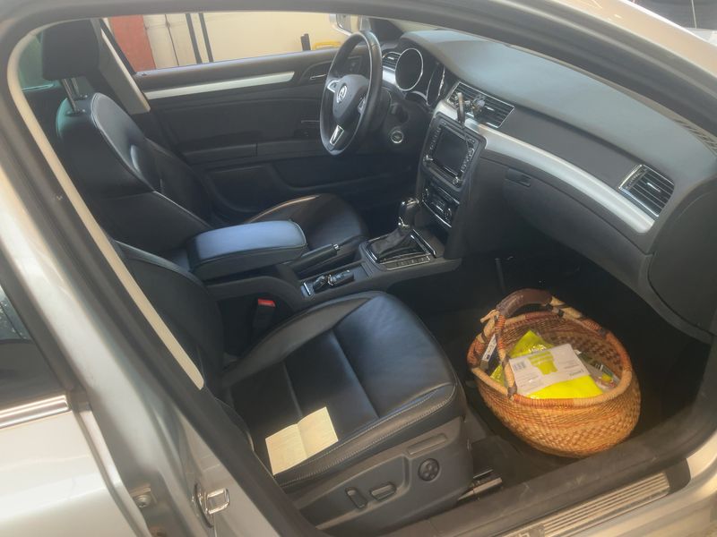 Skoda Superb 2.0 TDI Elegance — zdjęcie 11