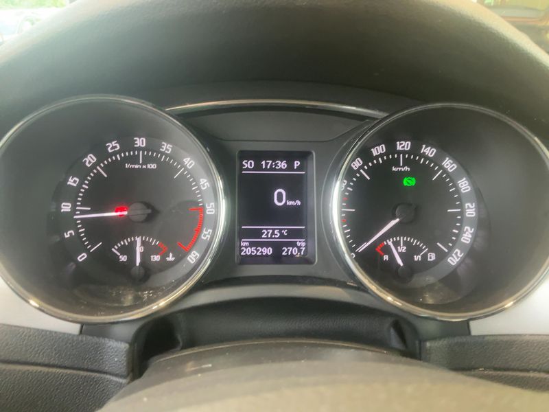 Skoda Superb 2.0 TDI Elegance — zdjęcie 13