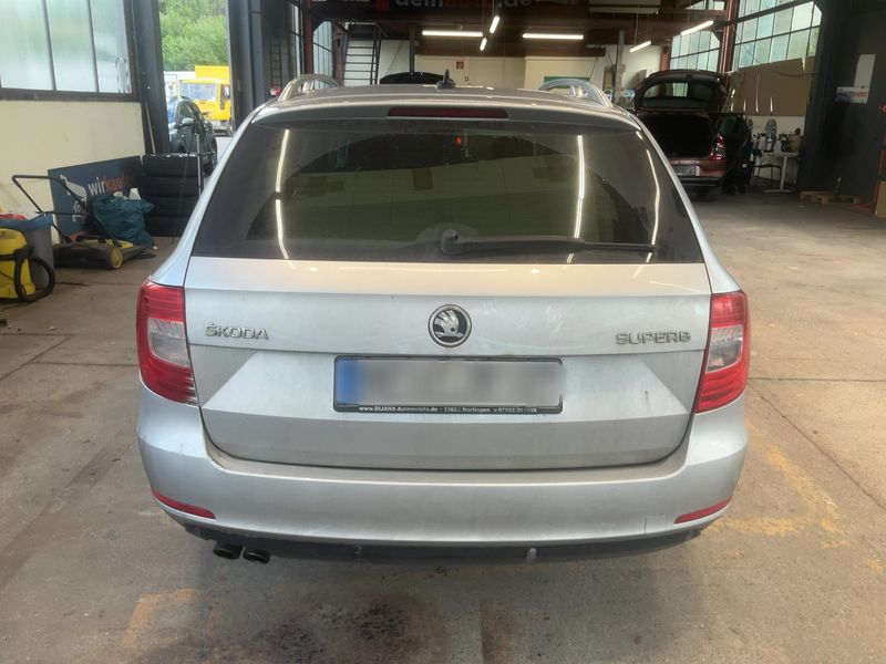 Skoda Superb 2.0 TDI Elegance — zdjęcie 5