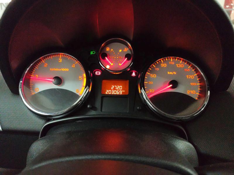 Peugeot 207 1.6 HDi Confort — zdjęcie 12