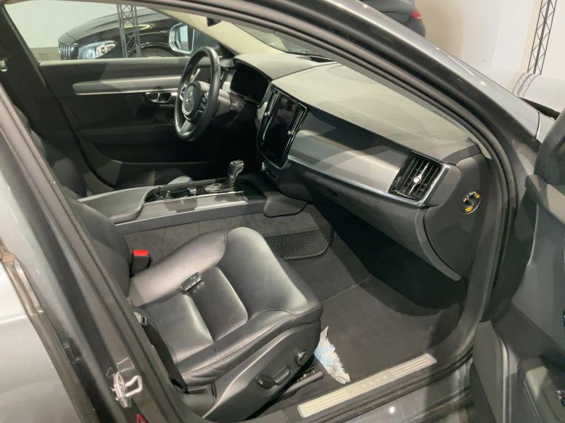 Volvo V90 2.0 D4 Momentum — zdjęcie 11