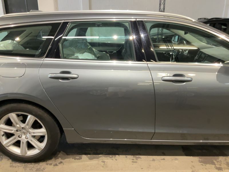 Volvo V90 2.0 D4 Momentum — zdjęcie 7