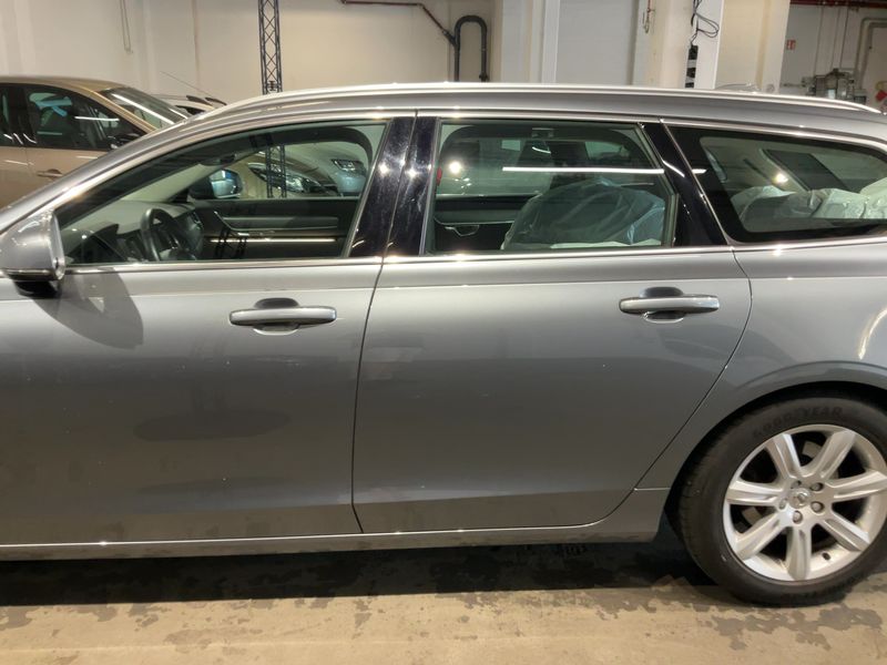 Volvo V90 2.0 D4 Momentum — zdjęcie 4