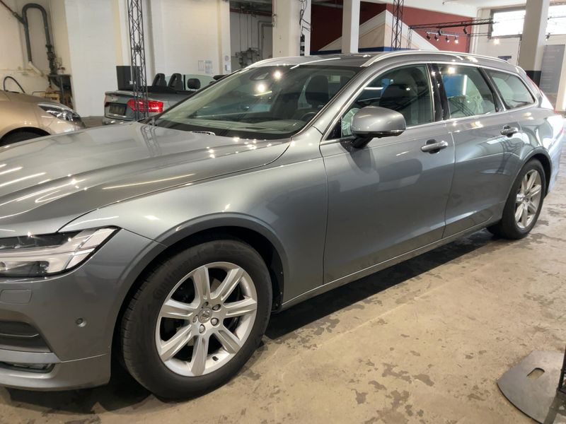 Volvo V90 2.0 D4 Momentum — zdjęcie 2