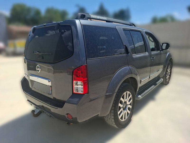 Nissan Pathfinder 2.5 dCi SE — zdjęcie 5