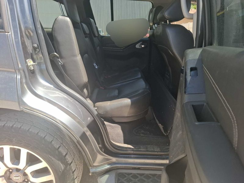 Nissan Pathfinder 2.5 dCi SE — zdjęcie 14