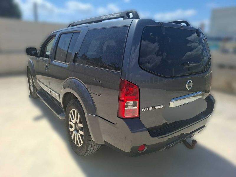 Nissan Pathfinder 2.5 dCi SE — zdjęcie 3