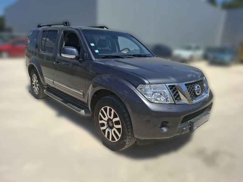 Nissan Pathfinder 2.5 dCi SE — zdjęcie 6