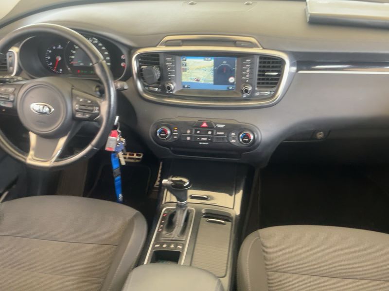 Kia Sorento 2.2 CRDi Drive 4x4 — zdjęcie 12