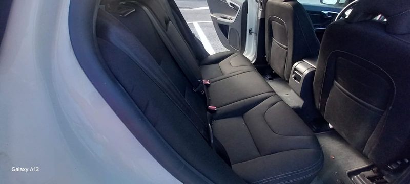 Volvo V60 2.0 D3 Kinetic — zdjęcie 13