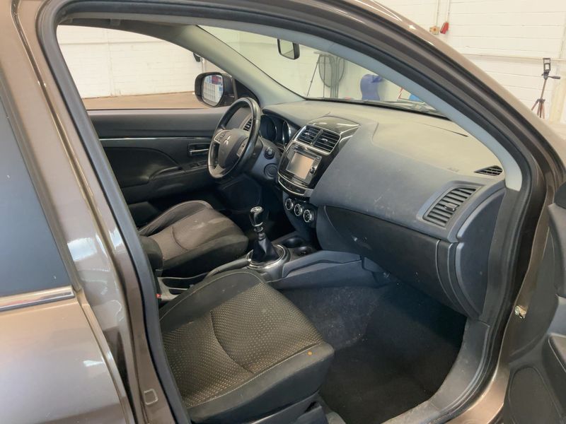 Mitsubishi ASX 1.8 DI-D Plus 2WD — zdjęcie 11