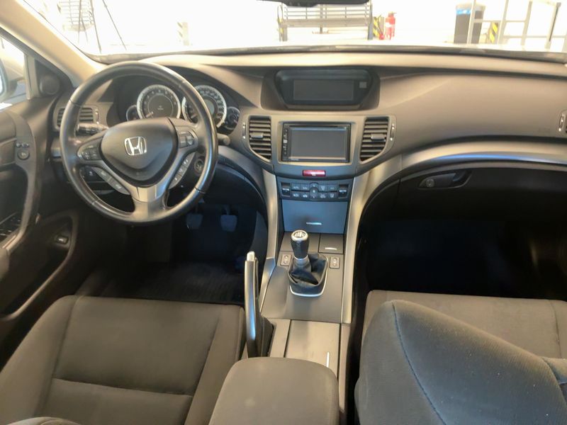 Honda Accord 2.0 Executive — zdjęcie 12