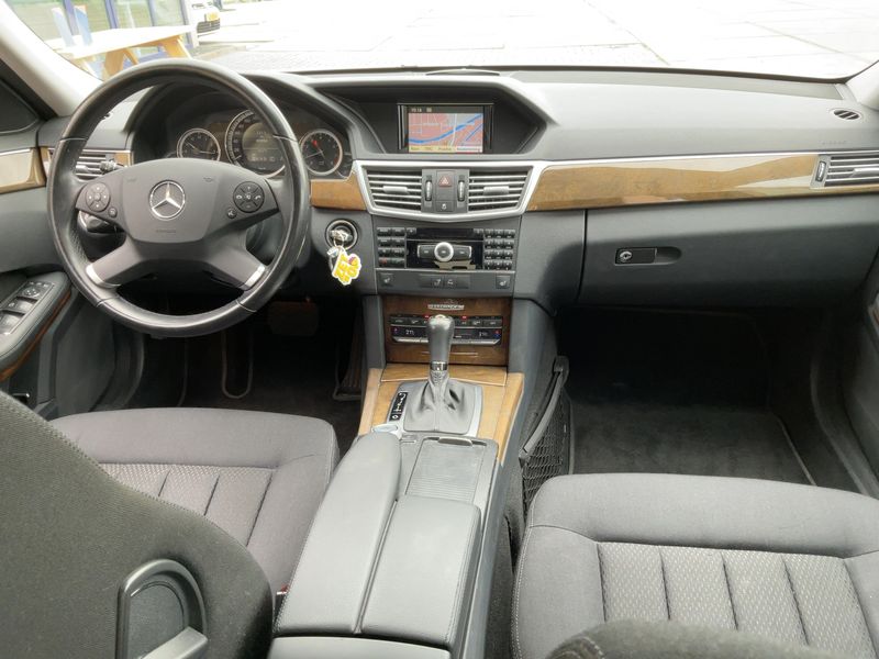 Mercedes-Benz E-Klasse E 250 CGI BlueEfficiency Elegance — zdjęcie 12