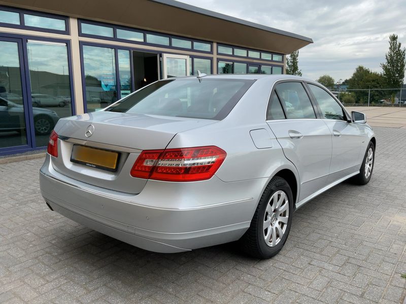 Mercedes-Benz E-Klasse E 250 CGI BlueEfficiency Elegance — zdjęcie 6