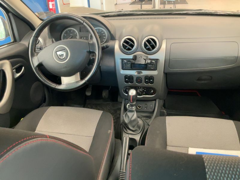 Dacia Duster 1.5 dCi Laureate 4x4 2013 – снимка 17