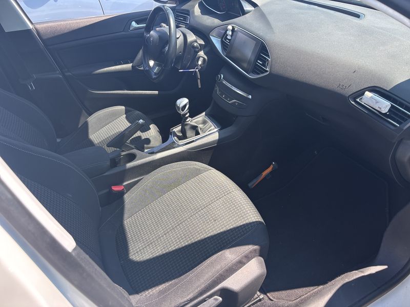 Peugeot 308 1.6 Blue-HDi Active Business 2018 – снимка 10