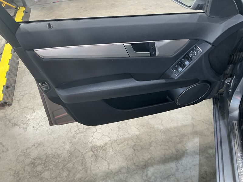 Mercedes-Benz C-Klasse C 180 CGI T BlueEfficiency Avantgarde 2013 – снимка 26