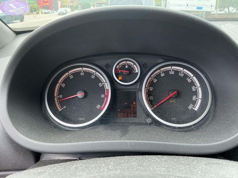 Opel Corsa 1.2 Graphite — zdjęcie 4