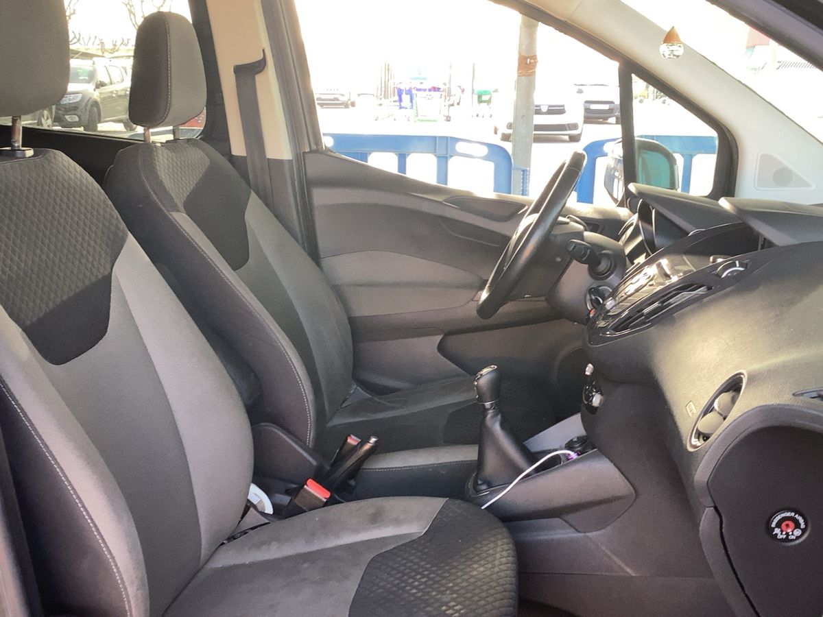 Ford Tourneo 2017 — photo 17