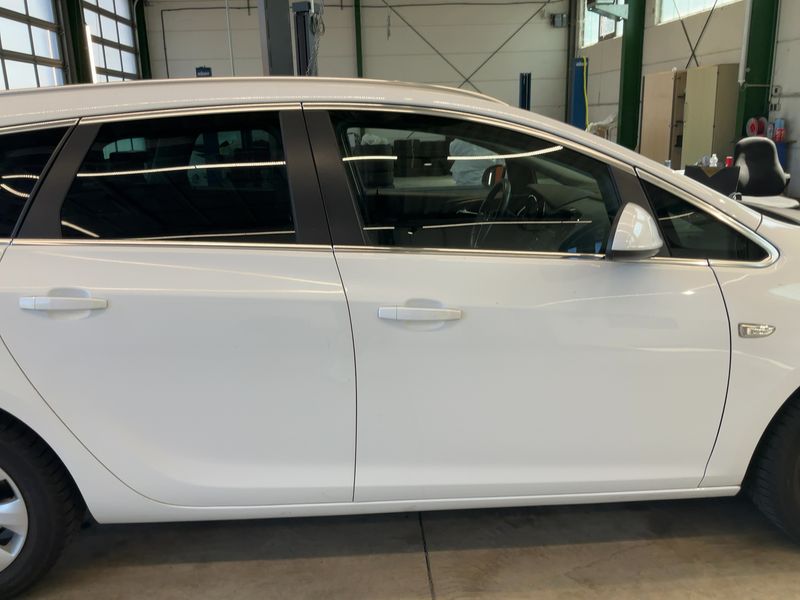 Opel Astra 1.4 Turbo Exklusiv — zdjęcie 7