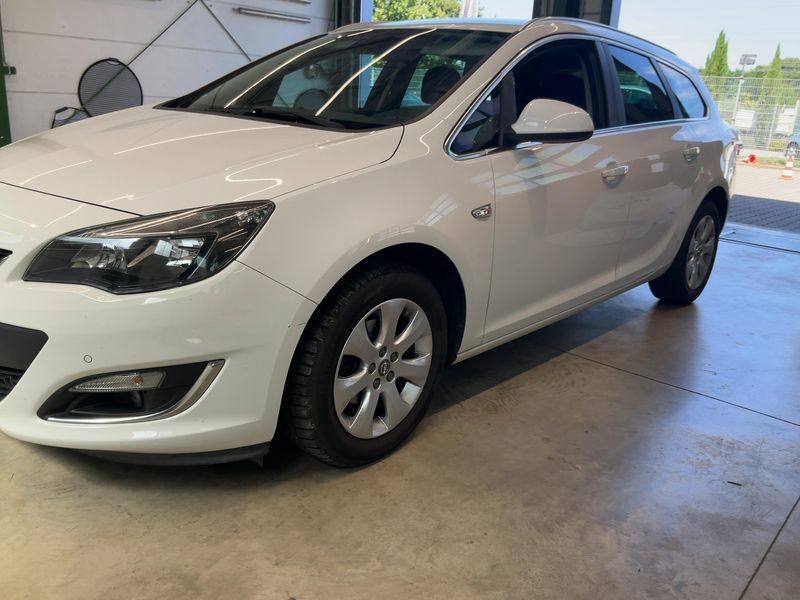 Opel Astra 1.4 Turbo Exklusiv — zdjęcie 2