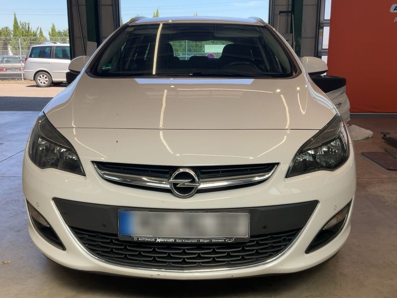 Opel Astra 1.4 Turbo Exklusiv — zdjęcie 9