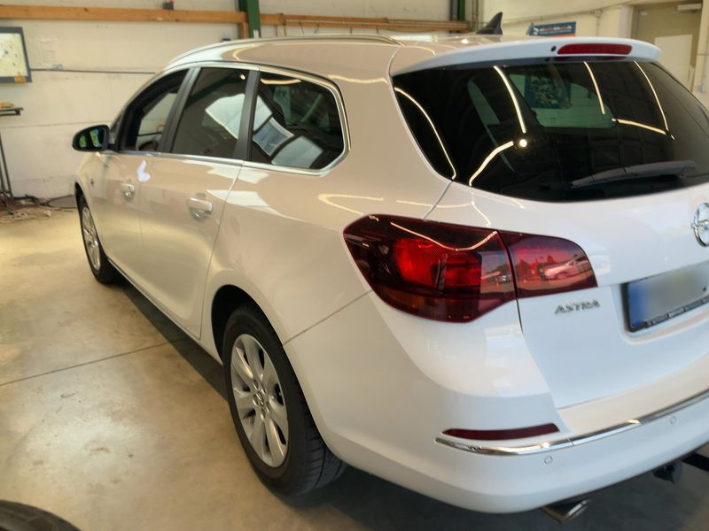 Opel Astra 1.4 Turbo Exklusiv — zdjęcie 3