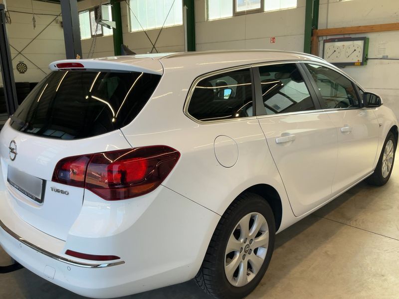Opel Astra 1.4 Turbo Exklusiv — zdjęcie 6