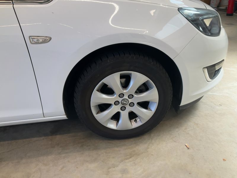 Opel Astra 1.4 Turbo Exklusiv 2015 – снимка 11