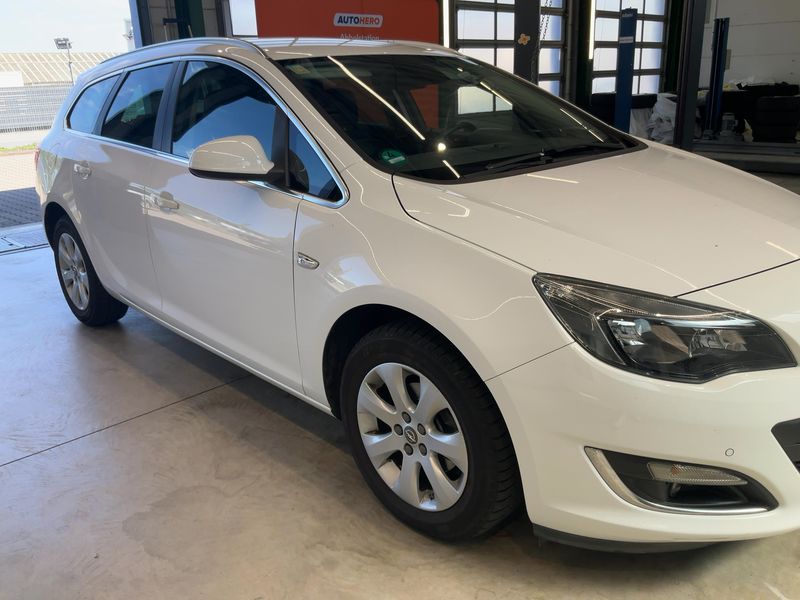 Opel Astra 1.4 Turbo Exklusiv — zdjęcie 8