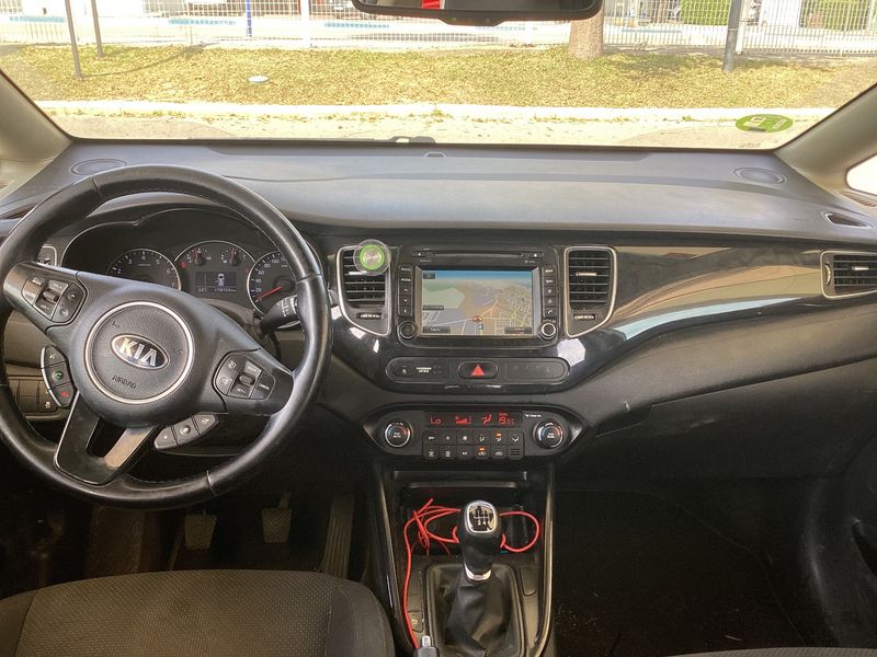 Kia Carens 1.6 GDI UEFA Euro 2016 — zdjęcie 12