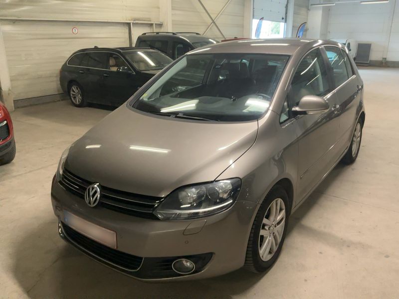Volkswagen Golf VI Plus 1.6 TDI Highline 2011 – снимка 1