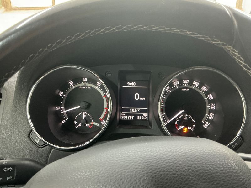 Skoda Yeti 1.2 TSI Edition — zdjęcie 13
