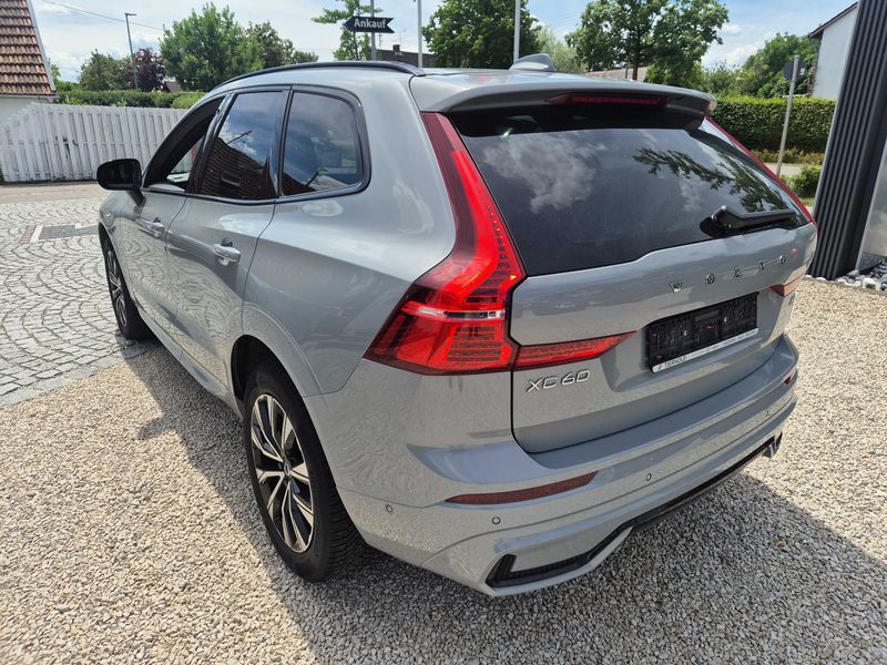 Volvo XC60 2.0 B4 Mild-Hybrid Plus Dark 2WD — zdjęcie 3