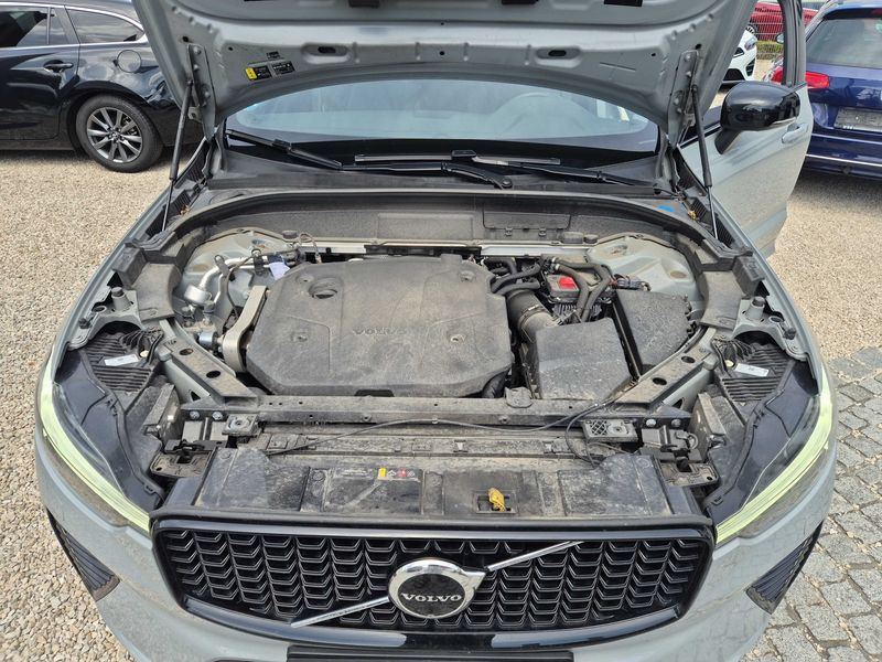Volvo XC60 2.0 B4 Mild-Hybrid Plus Dark 2WD — zdjęcie 8